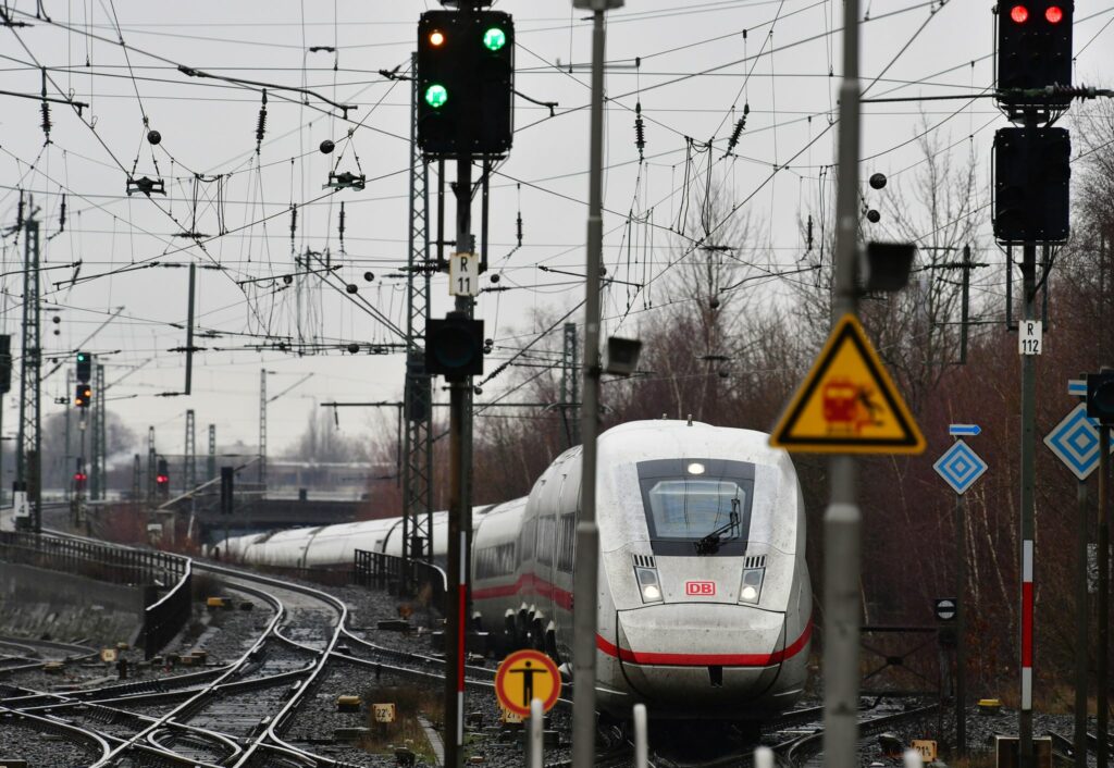 Bessere Mobilfunkversorgung in der Bahn durch neue Technik