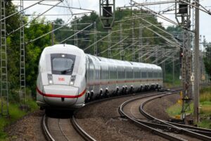 Breite Allianz will schnelles Internet in den Zug bringen